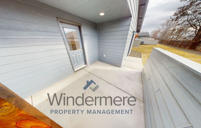 2 beds, 1 bath, 880 sqft, $1,695, Unit 327 People's