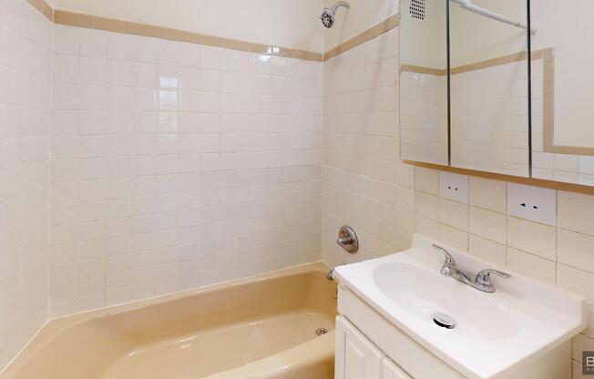 269 W 73 ST