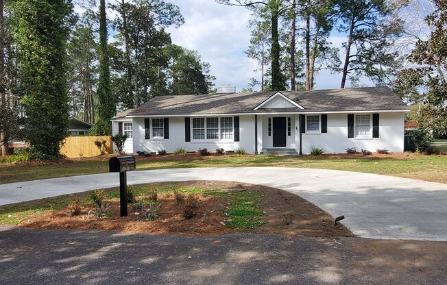 Modern Charm: Spacious 4-Bedroom Home with Inviting Amenities in Valdosta, GA