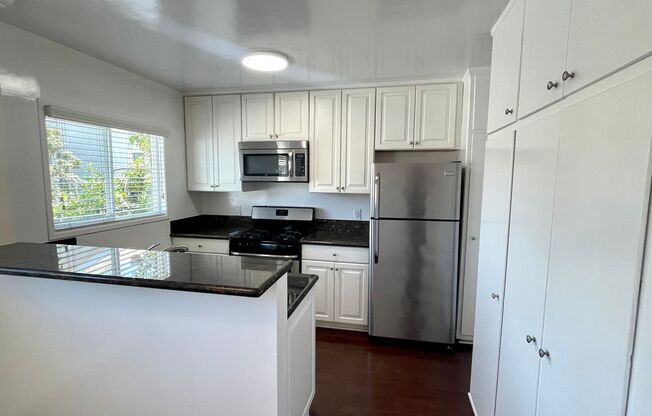 2 beds, 1 bath, $2,850, Unit 1505-F