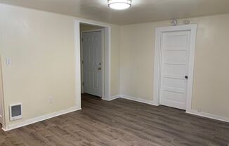 1 bed, 1 bath, $1,100, Unit 1009 1/2 Ayers Street