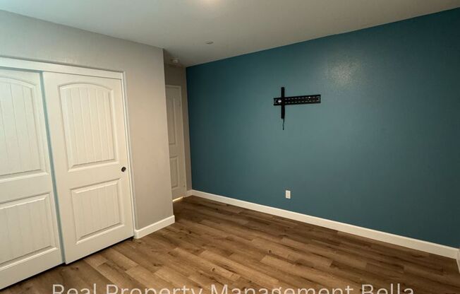 3 beds, 2 baths, $2,750