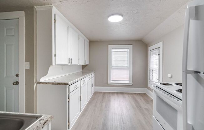 702 S. Commercial St / 109 Division St