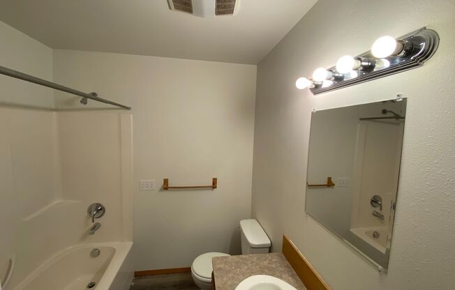 1504 N Brook Ct