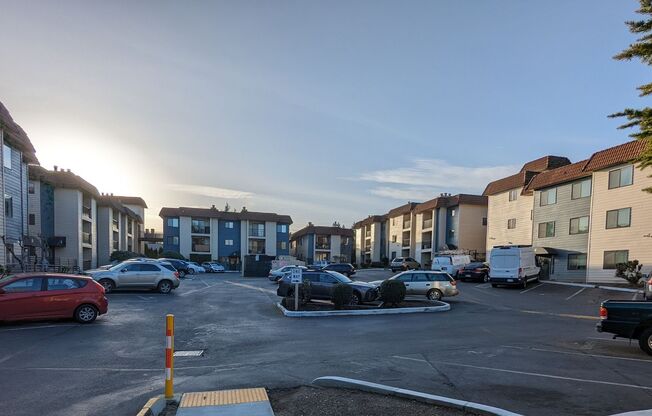 2 beds, 1 bath, 810 sqft, $2,095, Unit E107