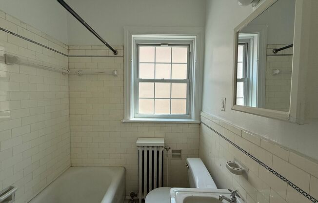 Studio, 1 bath, 308 sqft, $1,200, Unit Bayard Manor 105