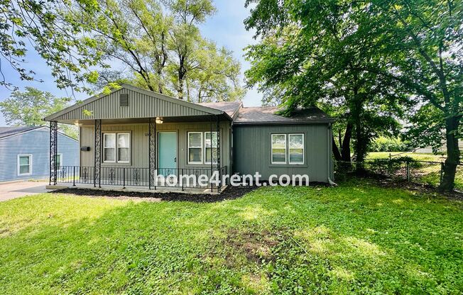 Cozy, Ranch Style Home w/ Stainless Steel Appliances and a Fenced Yard!