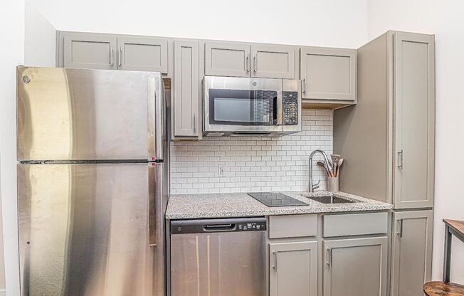 Studio, 1 bath, 304 sqft, $1,195, Unit Unit 102F-Furnished