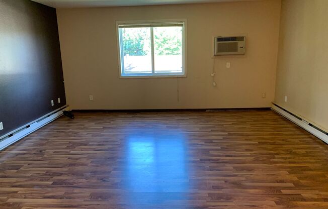 2 beds, 1 bath, 550 sqft, $695, Unit 1929-25