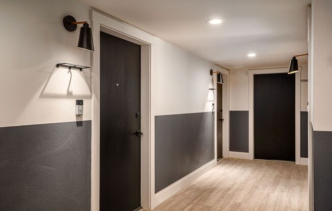 2 beds, 1 bath, 894 sqft, $1,599, Unit 04