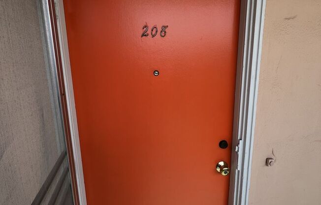 $1895 - 1 Bed/1 Bath Upstairs Apt. Near Downtown SJ, 1/2 Block from Lightrail