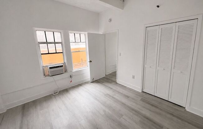 Miami Beach Art Deco Living – 1 Bedroom Steps from the Beach