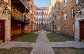 1638 W GREENLEAF