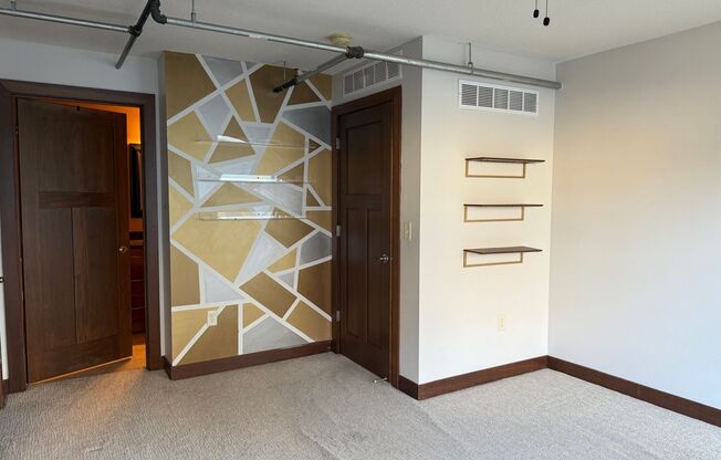 3 beds, 2 baths, $3,099, Unit #707