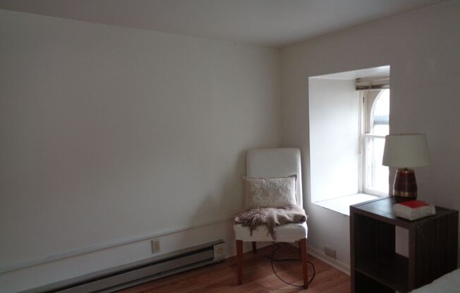 Studio, 1 bath, $1,050