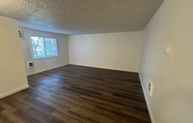 2 beds, 1 bath, $1,095, Unit Unit 2