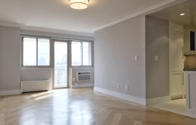 2 beds, 1 bath, 789 sqft, $6,595, Unit 22D