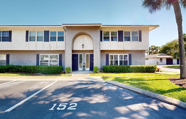 Experience the Ponte Vedra lifestyle in this delightful coastal condo