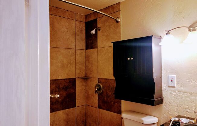 2 beds, 1 bath, 950 sqft, $1,599, Unit #6