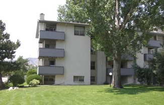 2-Story Condo with Balcony and Fireplace