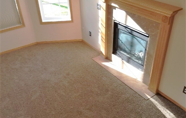 Available sept 01, 3bd, 2ba End Unit Town Home in Great Neighborhood