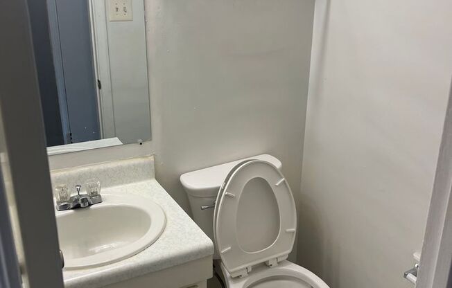 2 beds, 1.5 baths, 1,002 sqft, $1,210, Unit 617