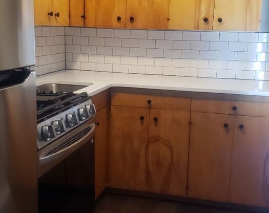 1 bed, 1 bath, $895, Unit Unit D