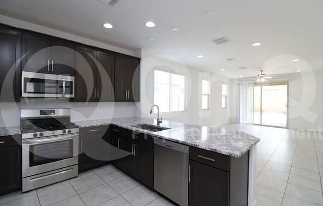 1341 E GLASS LN