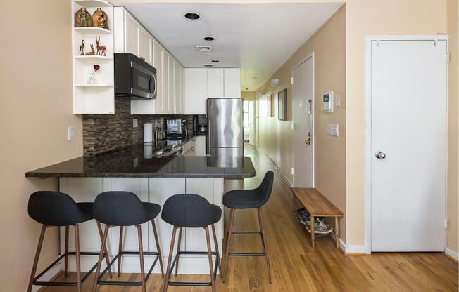 419 W 48 ST