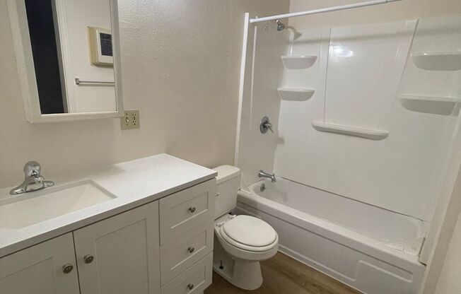 Updated 3 Bedroom, 1 Bath Apt in 4-Plex - Inner NE Portland