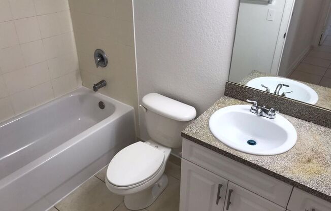 3 beds, 2 baths, 1,079 sqft, $2,600, Unit 13770-204