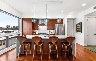 2 Bed, 2 Bath in Jefferson Park!
