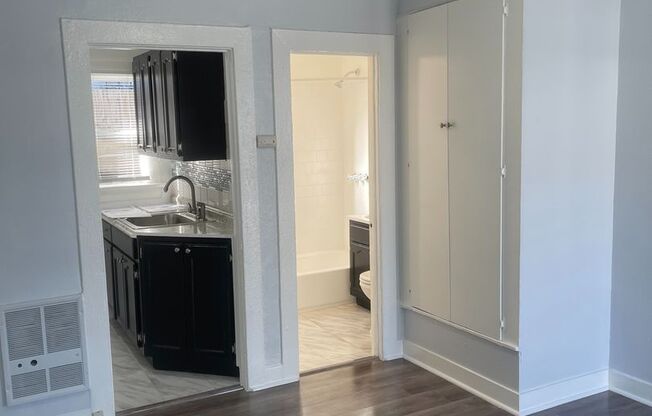 1420-24 E 75TH LLC