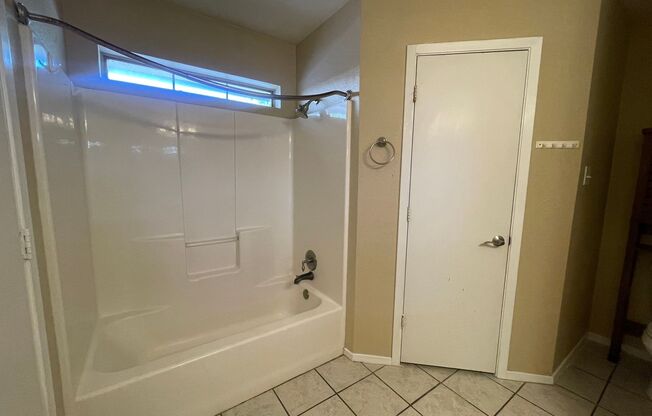 3 beds, 2 baths, $1,595