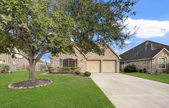 Stunning 4-Bedroom Home in Pearland