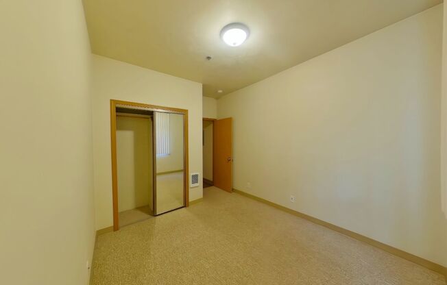 3 beds, 2 baths, $2,400, Unit 19