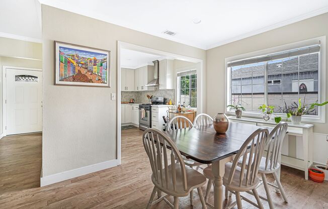 A beautiful  home in North Hollywood is now Available!