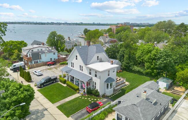 111 ROCHELLE ST W