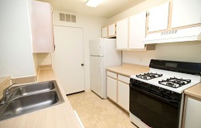 3 beds, 2 baths, 1,150 sqft, $1,425, Unit 27-101