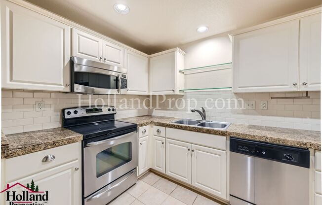 2 beds, 1 bath, $1,645