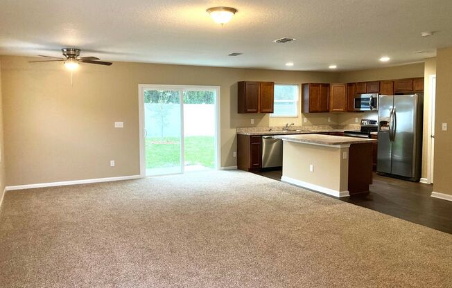 Roomy 3BR Home in NW Jacksonville – 2.5 Baths & Backyard Space!