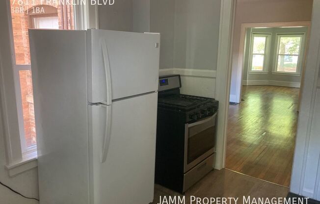 3 beds, 1 bath, 1,352 sqft, $1,400