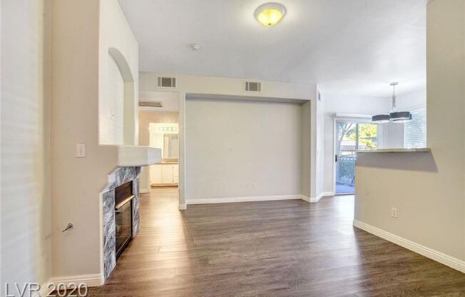 Gorgeous 2bedoom condo ready for immediate move-in!
