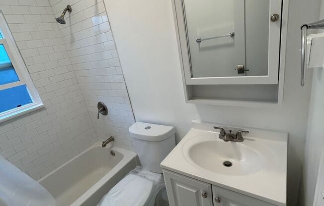 Studio, 1 bath, 425 sqft, $1,275, Unit 202