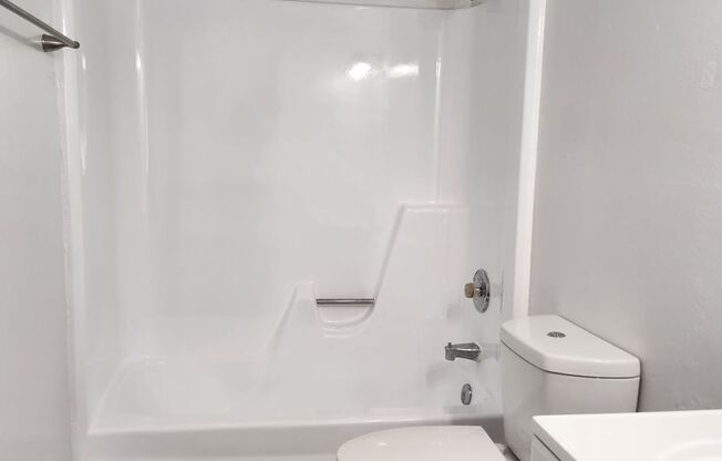 2 beds, 2 baths, 883 sqft, $1,299, Unit 126