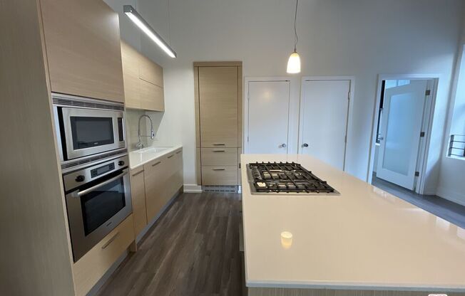 1 bed, 1 bath, 750 sqft, $2,904, Unit 1122