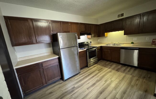 2 beds, 1 bath, $875, Unit 1224 Monroe Unit 5