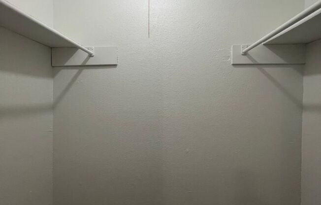 2 beds, 2 baths, 1,000 sqft, $1,275, Unit 401