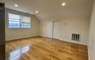 3 beds, 2 baths, 1,400 sqft, $2,700, Unit 2