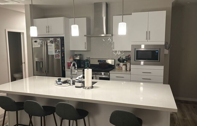 Modern 2-Bedroom Condo Near Downtown Sacramento